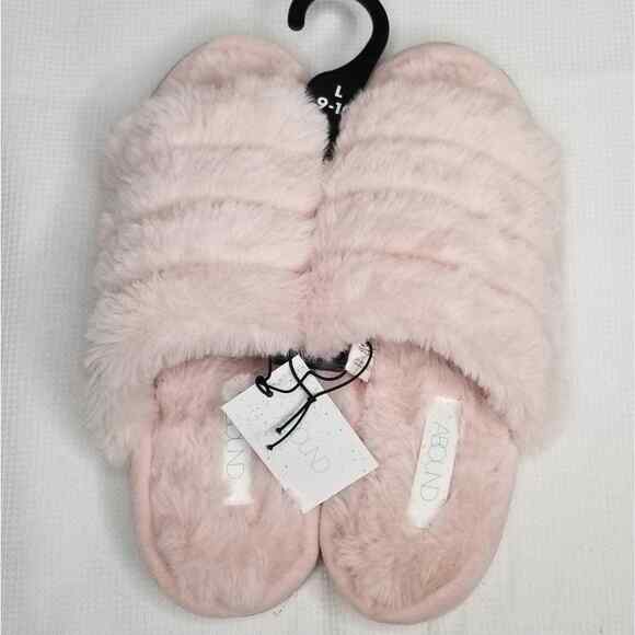 Abound Wynter Pink Faux Fur Fuzzy Slippers Size L 9-10 - Picture 1 of 5